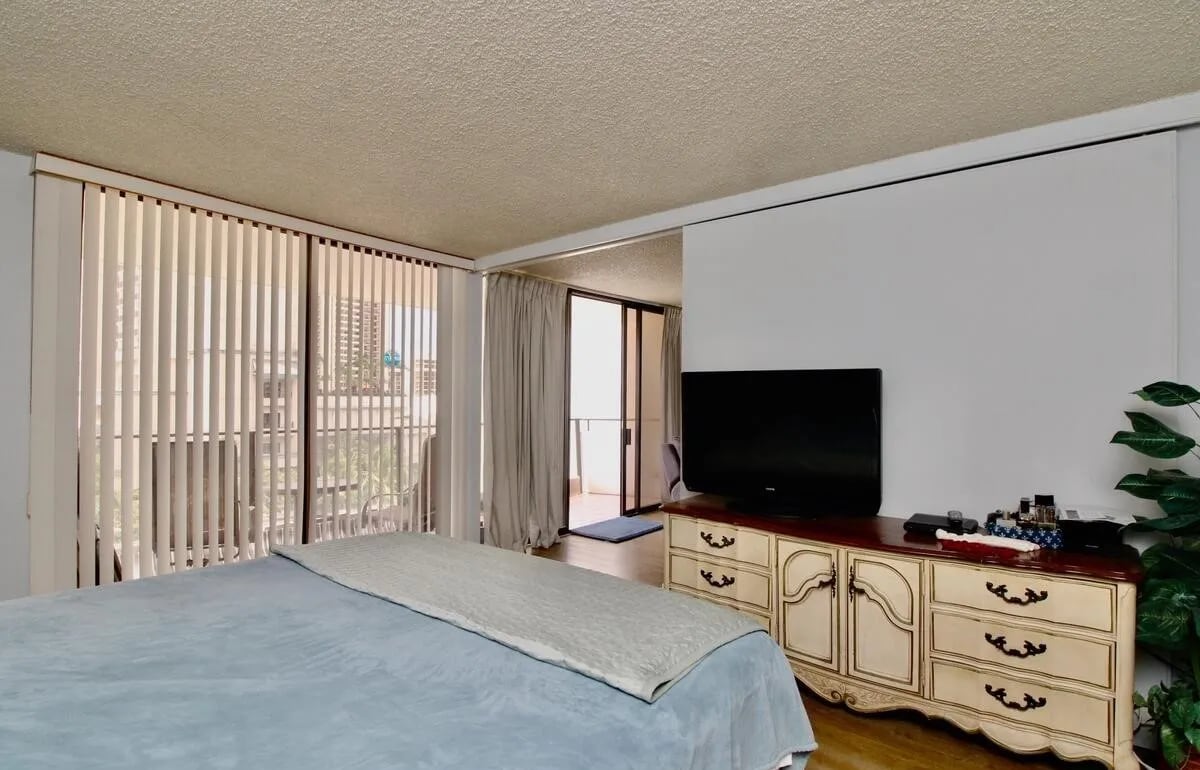 Building Photo - 1860 Ala Moana Blvd