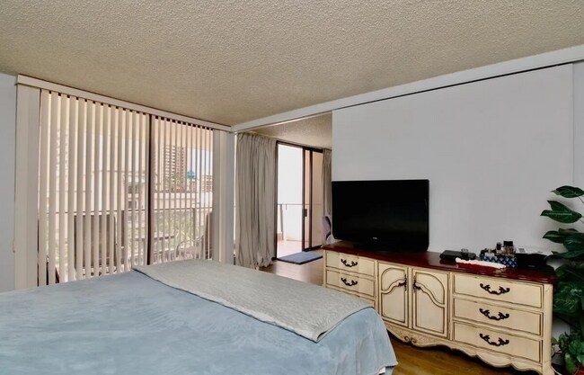 Building Photo - 1860 Ala Moana Blvd