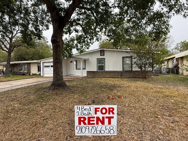 Building Photo - 219 Serna Park