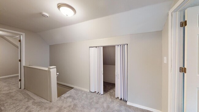 Building Photo - Old Brooklyn Area - 4 Bedroom - 1 Bath - Single Family Home