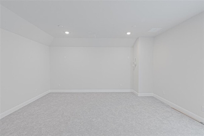 Building Photo - 301 Northcrest Dr