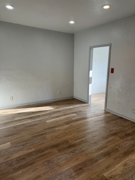 Building Photo - 8 S Woodard Ave