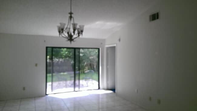 Building Photo - Great 3 BR home - Fenced Back Yard - A rat...