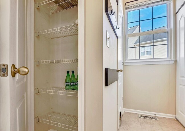 Building Photo - 543 Ensemble Ct