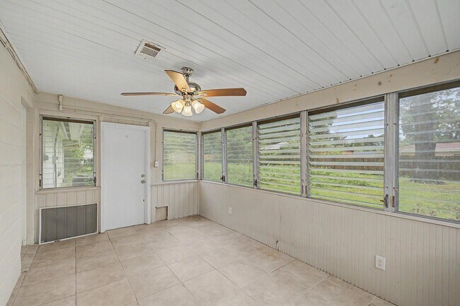 Building Photo - 560 N 72nd Ave