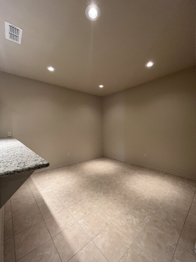 Building Photo - Cute 3/2/2 townhome in the Lubbock-Cooper ...