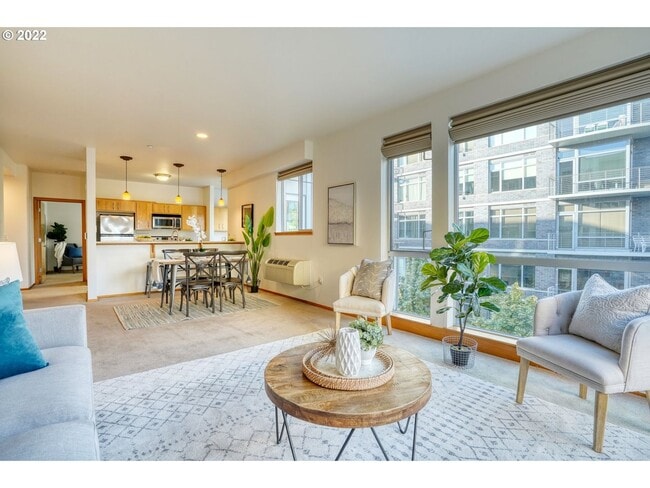 Building Photo - Lovely Corner unit in the Pearl District