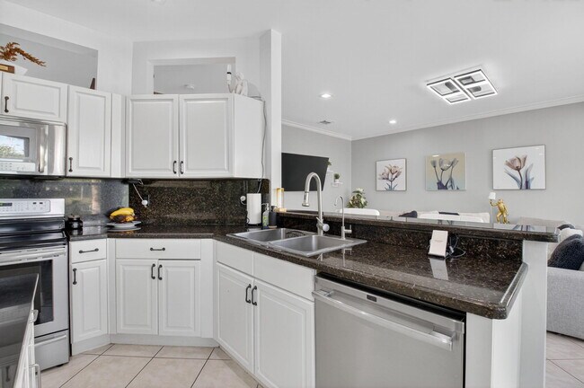 Building Photo - 3943 Westchester Way