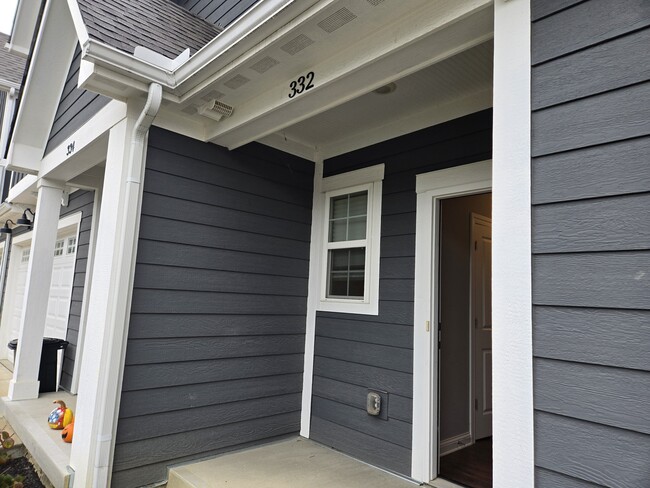 covered front porch - 332 Maddalena Ln