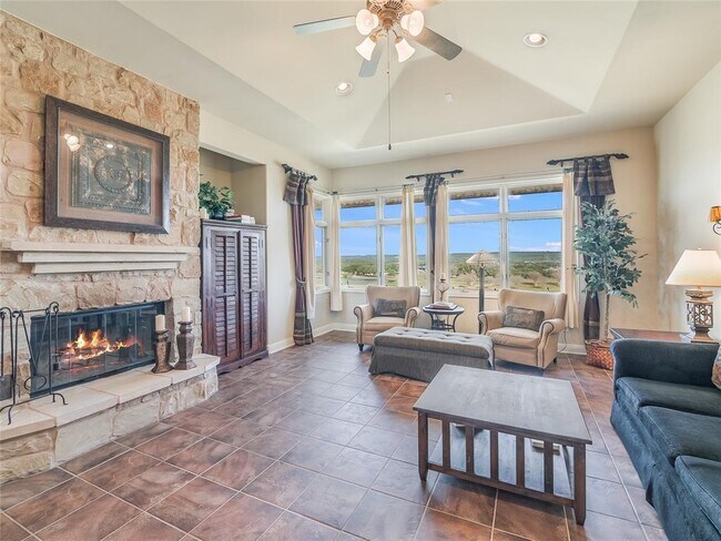 Building Photo - 1908 Kahala Sunset Dr