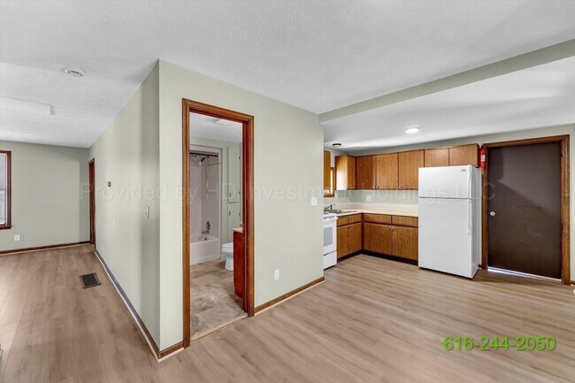 Building Photo - 110 W Elm St