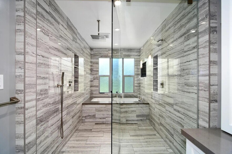 Building Photo - 17601 Tarzana St