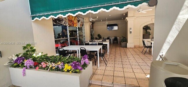 Building Photo - 18051 Biscayne Blvd