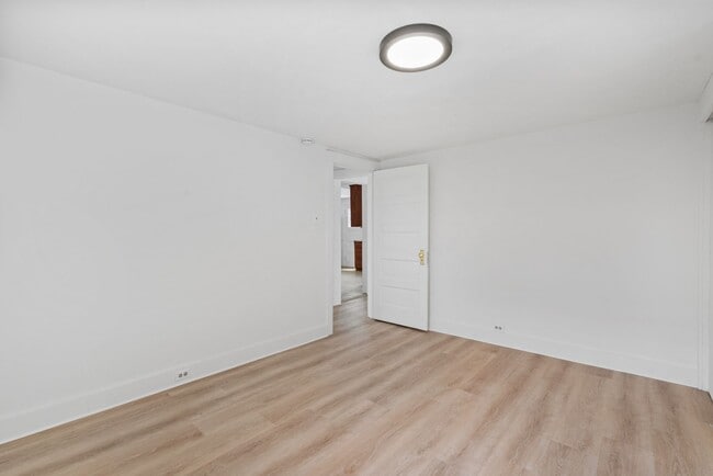 Building Photo - SCORE 50% OFF 1ST MONTH'S RENT IF SIGNED BY DEC 19! Stunning 3 bedroom home in East Pittsburgh av...