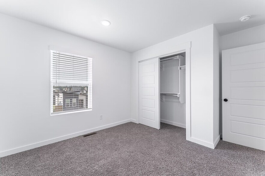 bedroom 1 - 940 Ventnor Ave