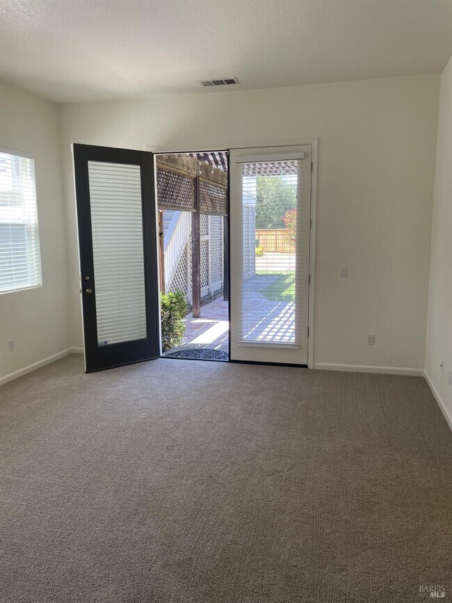 Building Photo - 201 Spur Ridge Ln
