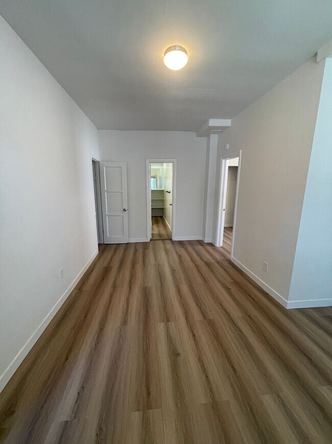 Building Photo - Lower 1 Bedroom 1 Bath in Long Beach