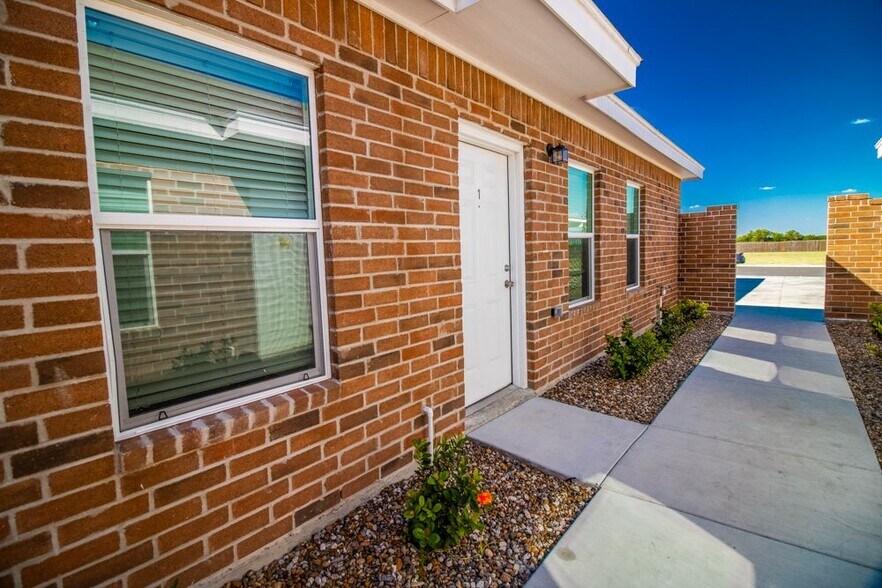 Building Photo - 905 W Sunset Valley St