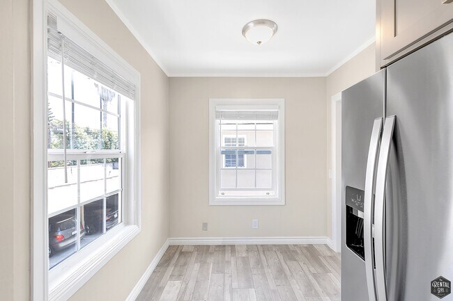 Building Photo - 8613 1/4 W. Olympic Blvd-