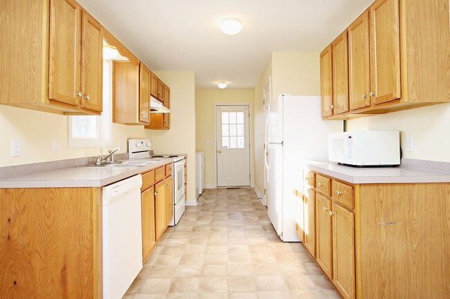 Building Photo - Pet-Friendly N.Albemarle Home on Over 2.5 ...