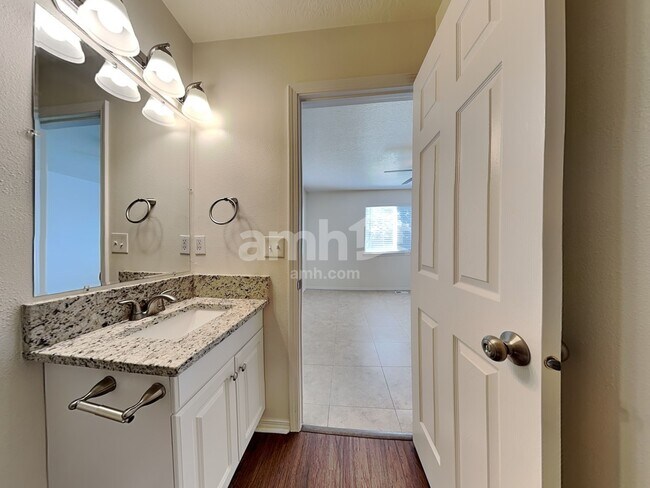 Building Photo - 1029 W Honker Dr