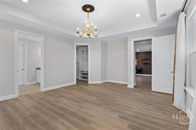 Building Photo - 241 Ridgewood Park Dr S