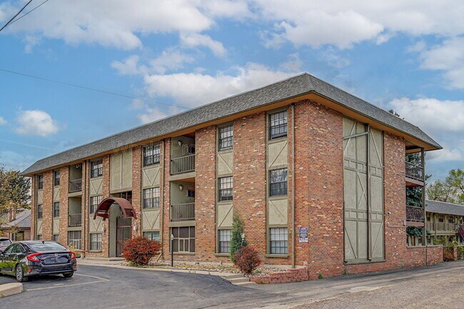 Building Photo - 1021 Carr St