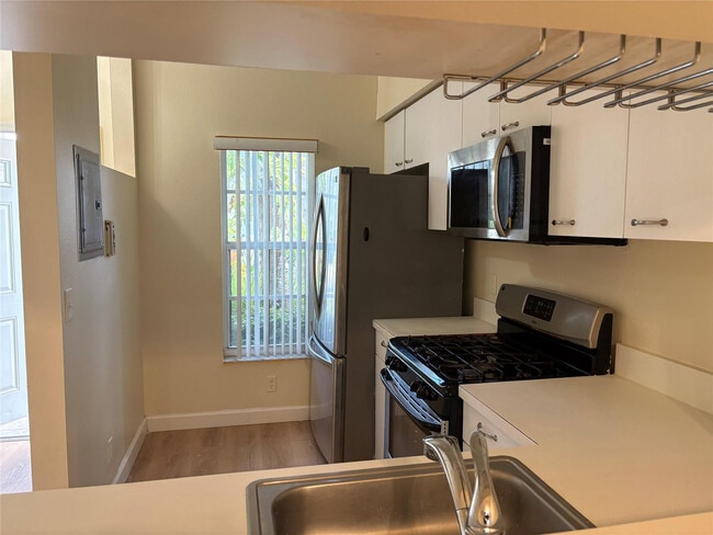 Building Photo - 7835 Dixie Beach Cir