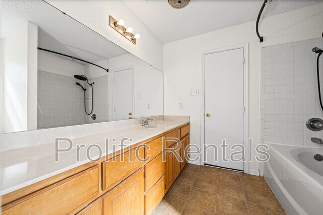 Building Photo - 3211 Tom Lockett Dr