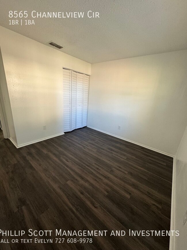Building Photo - 8565 Channelview Cir