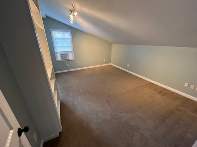 Building Photo - 883 Monroe Dr NE