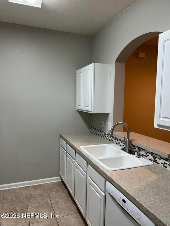 Building Photo - 7990 Baymeadows Rd