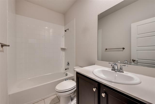 Building Photo - 2405 Siskiyou St