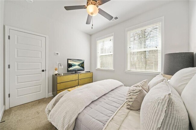 Building Photo - 967 Allegro Park