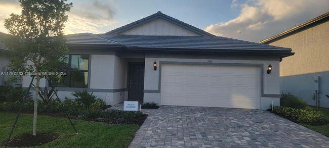 Building Photo - 2941 Hibiscus Ave