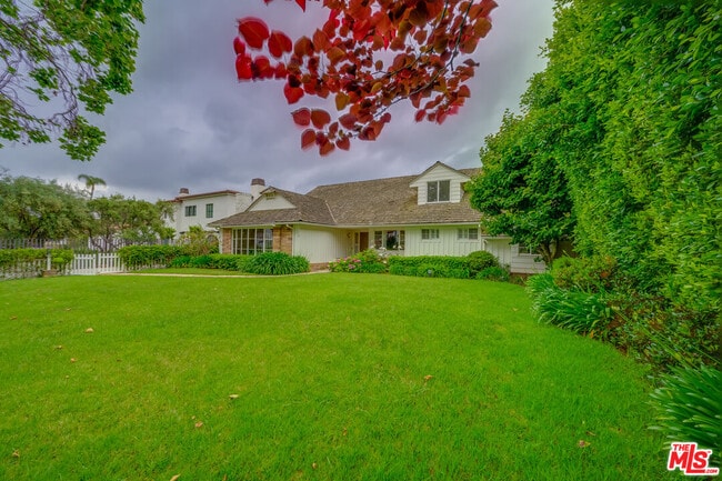 Building Photo - 713 Walden Dr