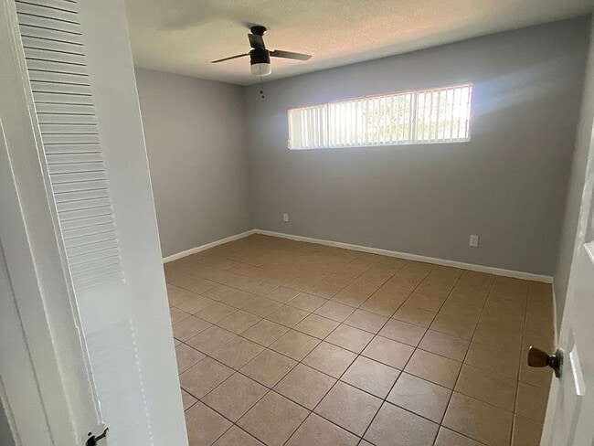 Building Photo - "Charming 2-Bed, 2-Bath Retreat in Winter ...