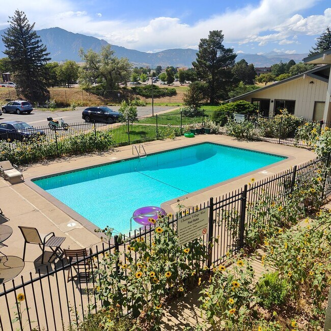 Building Photo - Condo Available At Chateau Village West wi...