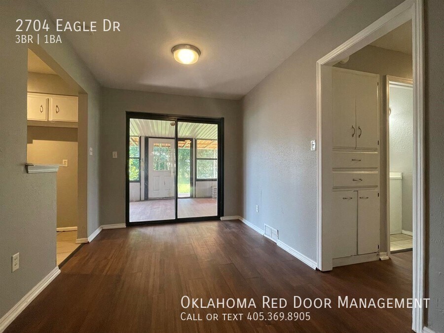 Building Photo - 2704 Eagle Dr