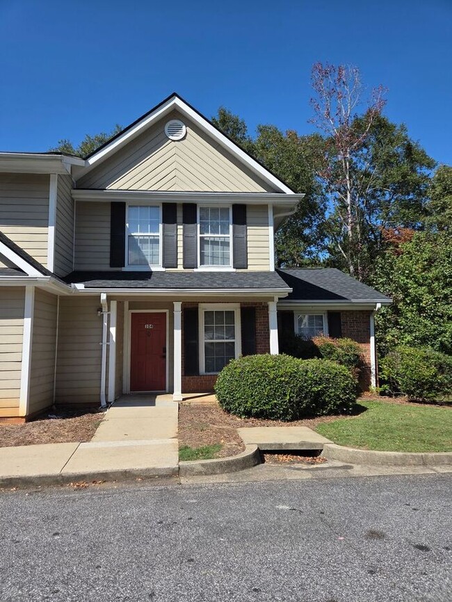 Building Photo - $500 off your first full month rent!! 3 Be...