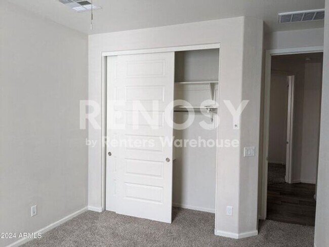 Building Photo - 820 W Nova Pl