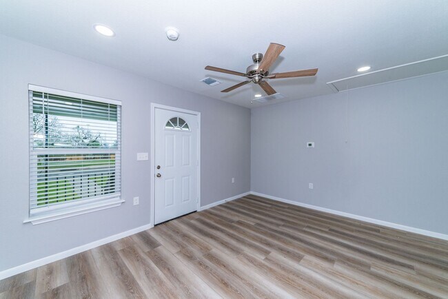 Building Photo - RENOVATED OLMOS PARK TERRACE DUPLEX