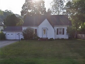 Building Photo - 1060 Pixley Rd