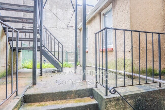 Building Photo - 1502 E Baltimore St