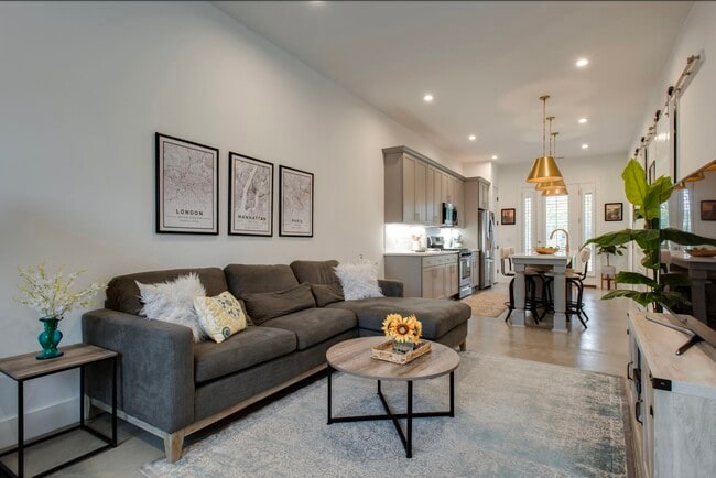 Building Photo - 700 James Ave