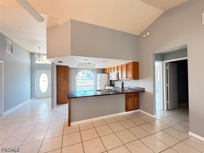 Building Photo - 1409 SW 10th St