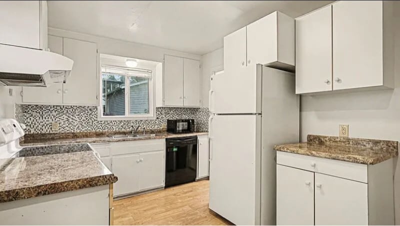 Building Photo - 316 32nd Ave E