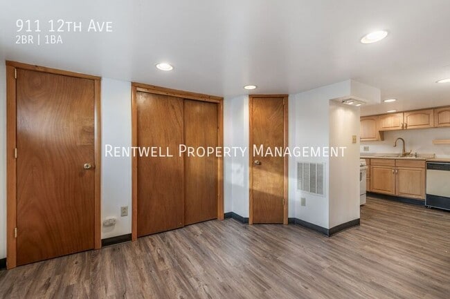 Building Photo - 911 12th Ave