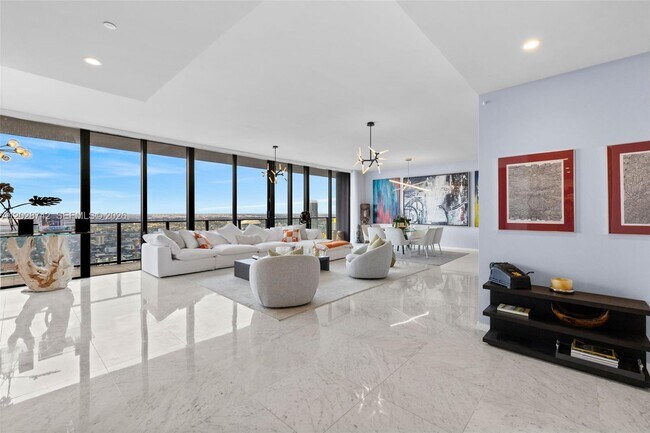 Building Photo - 1000 Brickell Plaza