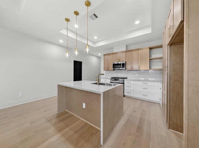 Building Photo - 5619 Chapman St